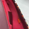 Borsa a tracolla di design da donna 23a Catena di moda Borse a tracolla in twill rosso Borsa di lusso Borsa a tracolla per banchetti Decorazione di perle C Lettera Tote Wallet