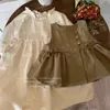 Kläder sätter flickor vintage klänning 2023 Autumn Vest White Korean Children Girl Solid Kids Clothes