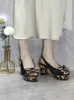 Sandaler Designer Black High Heel Sandaler för kvinnors plattform Hög häl Fashion Floral Rhinestone Wedding Party Shoes For Women 231204