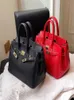 Top sacs fourre-tout H originaux en grosTop gros LN Red Bag 2024 Nouveau Big Womens Fashion Texture Single épaule Bandoulière H ont un vrai logo
