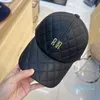 2024 Herren Leder Grid Ball Caps für Männer Frauen Brandbriefe Eimer Hut Verstellbare einfache Sport -M -Buchstaben Baseball Cap Binding Sun Hats Geschenk