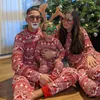 Passende Familienoutfits Weihnachtspyjamas Sets Klassischer Elch-Rotdruck Erwachsener Vater Mutter Tochter Nachtwäsche Baby Jungen Mädchen Kleidung 231204