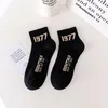 Men's Socks Hosiery Digital Fashion Brand Ess FG 1977短いミニマリストレタースポーツとカジュアルトレンディソックス7c78