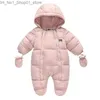 Down Coat Kids Winter Jumpsuits Newborn Coats Children Hooded Cotton Padded Rompers Jacka med handskar Ytterkläder Småbarnsoveraller Q231205