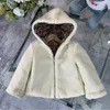 Nieuwe designer babyjasje Lamswol ontwerp peuterjas Maat 100-170 kinderkleding Winterbehoud capuchon kind Bovenkleding Nov25