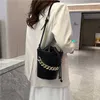 Zincir Güzellik Kafası Kova Çantası Moda Torbası Kore Edition Koyu Renkli El Kadın Çanta Zinciri Bir Omuz Crossbody Bag Tide 231115