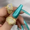 Eheringe Micro Pave Clear CZ Herzförmiges Paar für Liebhaber Iced Out Bling Zirkonia Valentinstag Geschenk Schmuck 231205