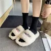 Designerskie buty paryski sandały luksusowe kapcie furry platforma sandałowe pluszowe kapcie hafty b słowo para pluszowe kapcie furry zjeżdżalnia zamszowe kapcie cabrl