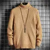 Herrtröjor Koreanska modeströja Mock Neck Sweater Knit Pullovers Autumn Slim Fit Fashion Clothing Men Solid Color Oregelbundna ränder 2023 Q231205