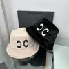 Designer Winter Hairy Bucket Hat Sun Prevent Bonnet Fitted Hats Women Temperament Versatile Cap Fashion Caps Couple Travel Wear Wool Top