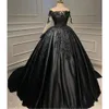 Czarne kwiatowe sukienki Quinceanera of the Bride Ball V Neck Appliques Guns Dostosowywanie długi