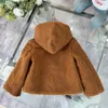 Nieuwe designer babyjasje Lamswol ontwerp peuterjas Maat 100-170 kinderkleding Winterbehoud capuchon kind Bovenkleding Nov25