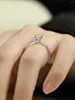 Anelli a grappolo Alto livello di apparenza Anello a sei moissanite con corona in argento sterling placcato in oro 18 carati per il regalo di compleanno della fidanzata