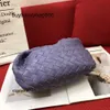 Jodie Handbag Botteg Venet Sheepskin Woven Bag 2023 New Family Knot Wrist Bag حقيبة يدوية صغيرة من جلد الغنم المنسوجة من البوق متعدد الاستخدامات متعددة الاستخدامات