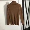 العلامة التجارية Women Sweater Fashion مصممة لذيذة طويلة الأكمام فتاة عالية الجودة قميص أسفل القاع 05 ديسمبر