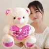 Bambole di peluche Cartoon Love Teddy Bear Toys Kawaii 3 colori farciti matrimonio decorare bambini fidanzata regalo di compleanno 231205