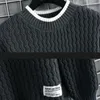 Pulls pour hommes Stripe Hommes Hiver Style coréen Mens Pull chaud Mode Épissage Couleur Modèles Laine Pulls Mâle