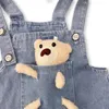 Jumpsuits Toddler Boys Girls Dungarees med dockor för barn Casual Pants Oversize Loose Jumpsuit Denim Overalls babykläder 231204