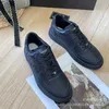 Buty sportowe 2024 High Edition Mała pachnąca oddychająca deska Nowa panda swobodny okrągły palca gęsta podeszła moda wszechstronna małe białe buty