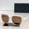 نظارة شمسية مصممة للنساء Gafas de Sof Square Square Sephient Google 1: 1 Model CH5505 نظارات شاطئية في الهواء الطلق مع نظارات شمسية مصممة للحالات