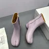 Designers de luxo Novo Glitter Anatômico Tornozelo Tabi Botas Chunky Heel Round Toe Cap Moda Ankle Booties Unisex Mulheres Moda Cowskin Sapatos Fábrica Calçado