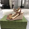 Sandales de créateurs compensées chaussures à talons chaussures de luxe pour femmes chaussures de créateur talons en cuir boucle de ceinture pantoufles chaussures habillées d'été C120502