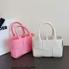 Bolsos de diseñador para mujer BottegvVeneta Bolsos de mano Bolsos tejidos de cuero 2023 Nuevo bolso de mano tejido a cuadros con gran capacidad Viajes elegantes y simples One S HBZK