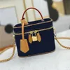 Bolsas de maquillaje de cuero cosméticas de calidad de mujer Fashion 4 Colors Diseñadores de alta capacidad Bolsos de caja de almacenamiento de dama Bag2719