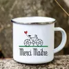 물병 Merci Maitre 프린트 머그잔 창조적 커피 찻잔 음료 우유 에나멜 머그 학교 홈 핸들 드링크웨어 선생 231205