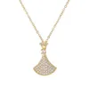 créateur de collier, petite jupe luxueuse incrustée de diamants, collier en acier titane, collier pendentif populaire en forme d'éventail pour femmes