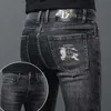 メンズジーンズデザイナーライトラグジュアリーヨーロッパハイエンドメンズジーンズカジュアルスリムフィットスモールフットエラスティックコットン刺繍ブランド新しい2030 DLF4