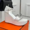 Pompki platformowe Wedge Sandals Srebrne przyciski Obcasy migdałowe Otwórz ściska