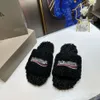 Дизайнерская обувь парижские сандалии Роскошные тапочки Furry Platform Sandal плюшевые тапочки с вышивкой B word Пара плюшевых тапочек Furry Slide замшевые тапочки KLAQl