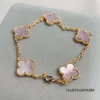 2024 Van Clover Armband Designer Four Leaf Clover Armband Mother of Pearl 18ct Gold Märke Love Charm Armband Crystal Diamond Jewets Gift