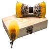 Krawaty szyi Jemygins Oryginalny projekt muszki Naturalne pióro wykwintne ręcznie Męcze luksusowe remis drewniane pudełko na prezent z zestawem weselny 231204