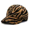 Bollmössor Kort Brim Leopard Print justerbara Women Baseball Cap Zebra Stripes Autumn Winter Plush Dad Hat 231205