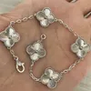 Designer smycken skåpbil fyra bladklöver armband cleef braclet van clover armband 925 silver klöver fem blommor armband lätt lyxig dubbelsidig non fade i