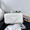 Varumärkesdagar Packar Fashionabla fyrkantiga Postman Bag for Women P Home Solid Color Stora kapacitet Tofu Bag Trendy and Leisure Simple One Shoulder Bag With Box