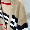 Kvinnors modedesigner V-Neck Cardigan Coat Women's Sweater Women's Jacket Cashmere Cardigan Mid-Längd stickad V-Neck Löst tröja Tunna kvinnors vindbrytare
