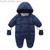 Down Coat Kids Winter Jumpsuits Newborn Coats Children Hooded Cotton Padded Rompers Jacka med handskar Ytterkläder Småbarnsoveraller Q231205