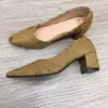 Vintage suqure ayak parmakları tekne ayakkabıları kadın tasarımcı elbise ayakkabı deri daireler bowtie yuvarlak kafa metal metal düğmesi loafer kadın bayanlar gündelik spor ayakkabı parti büyük boyut