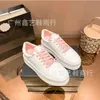 56% OFF Sapatos esportivos 2024 Xiaoxiang Família Lazer Little White Womens Primavera e Outono Novo Lace up Painel de Couro Redondo Toe Sola Grossa Matsuke Cookie Shoes