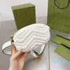 Witte mini dames heuptasjes mode crossbody schoudertas Zacht leer golfstiksel Dames heuptasje met enkele ketting op de borst Heuptasje