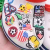 MOQ 20PCS PVC Football Live Love Soccer Beer Garden Shoe Decorations Decorations Bungh Button Backpack Backpack Hole Clipper Kids Party Xmas