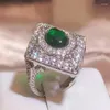 Anelli a grappolo Hollow Retro Forma di rombo per le donne Anello di gioielli di colore verde zircone Nastro Classico Fidanzamento di nozze Trapano completo Jewe