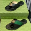 Top Classic Men zapatillas Big Summer Parte inferior de goma zapato de mujer playa Diapositivas carta Zapatillas planas zapatos de diseño Sandalias con botones de metal Lazy Lady Mocasines Chanclas tamaño 34