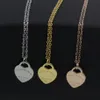 Collana classica con ciondolo a forma di cuore con lettera T. Collana nuovissima di stilista per uomini e donne, coppia di gioielli in acciaio inossidabile neckl226y