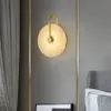 Lampada da parete in marmo creativo moderno nordico per soggiorno Lampada da comodino rotonda in rame dorato per la casa Decorazione per interni a LED
