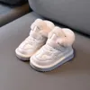 Stivali Stivali da neve invernali per ragazze Scarpe in cotone caldo peluche in pelle PU antiscivolo Calzature invernali morbide con suola morbida in velluto per bambini 231206