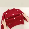 Dziewczyny z kardigan uwielbiają Jacquard dzianin Sweater Jumper Autumn Baby Baby Korean Sweet Knitwear Dziecięce czerwone swetry kardigan płaszcza 231206